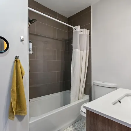 Pristine Townhouse With Rooftop Deck Near Canton! Baltimore Exterior photo
