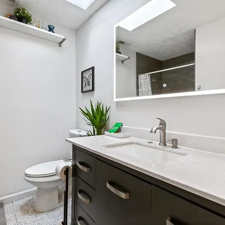 Pristine Townhouse With Rooftop Deck Near Canton! Baltimore Exterior photo